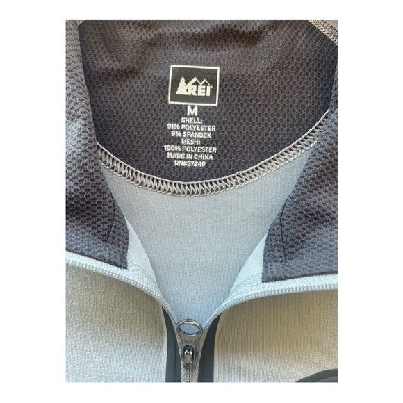 REI Dry Fit Men's Light Gray long Sleeve with 3/4 Front Zip Pullover Jacket - Picture 2 of 15